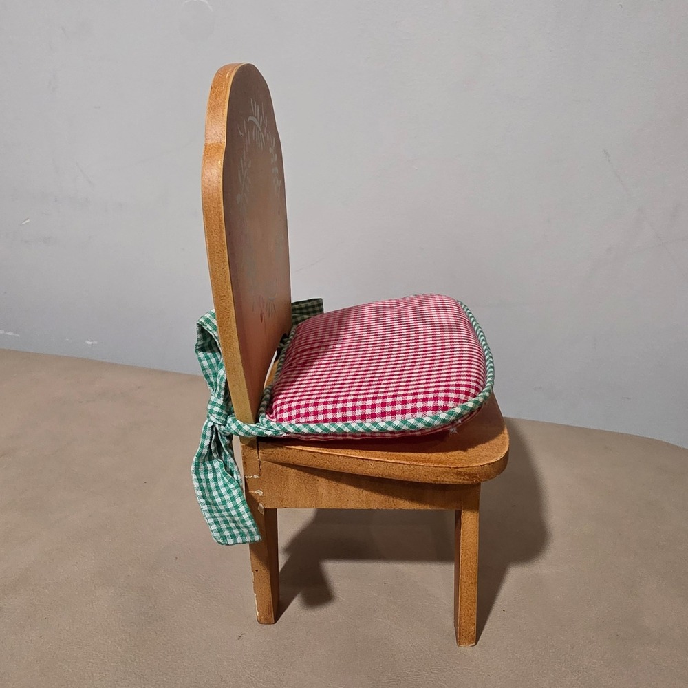 North American Bear Co Muffy VanderBear Wooden Chair Berry Wreath Cushion 1995 - Picture 3 of 12